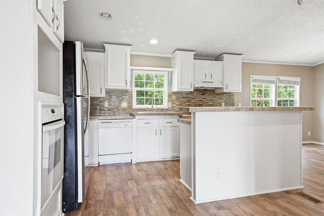 105 Bridle Trail, Hewitt, TX 76643