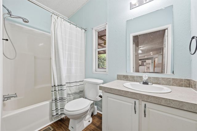 105 Bridle Trail, Hewitt, TX 76643