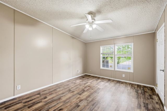 105 Bridle Trail, Hewitt, TX 76643