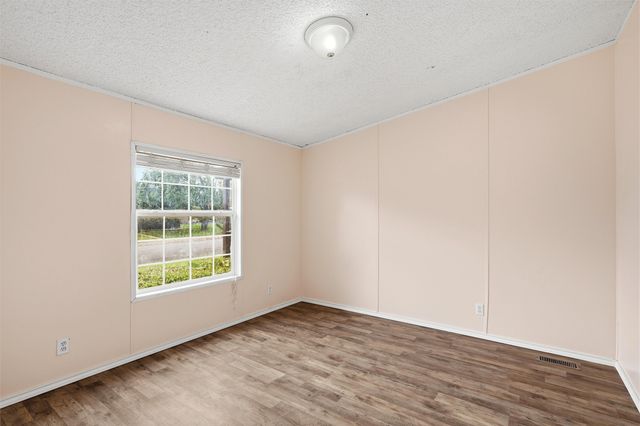 105 Bridle Trail, Hewitt, TX 76643