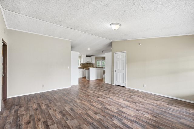 105 Bridle Trail, Hewitt, TX 76643