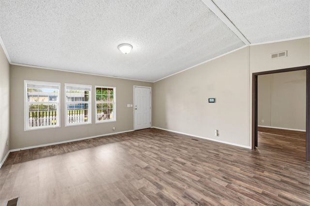 105 Bridle Trail, Hewitt, TX 76643