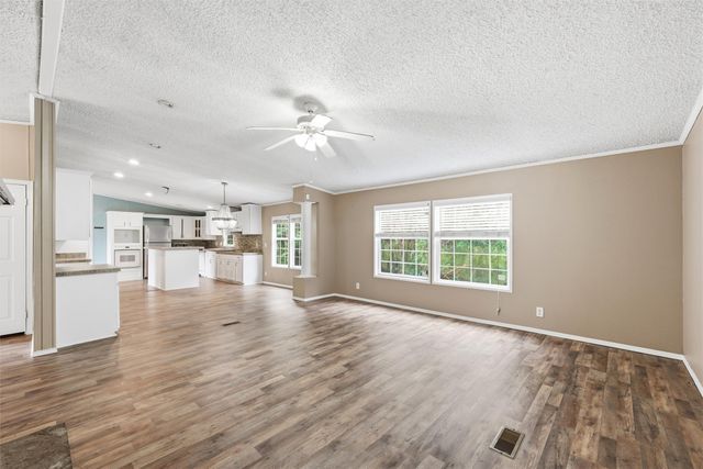 105 Bridle Trail, Hewitt, TX 76643