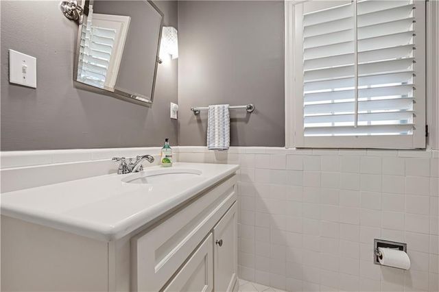 1227 W 66 Street, Kansas City, MO 64113