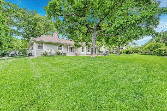1227 W 66 Street, Kansas City, MO 64113
