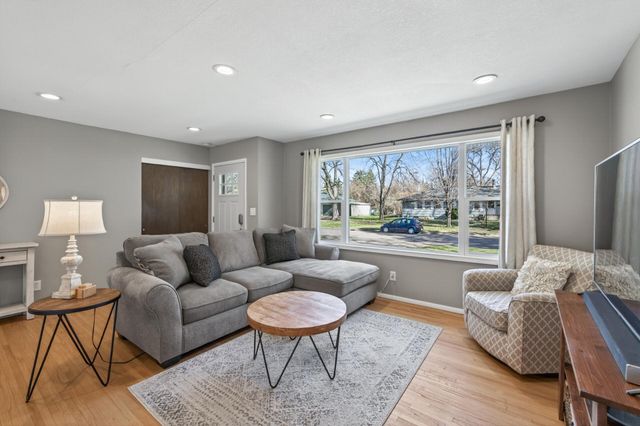 8017 66th Avenue N, Brooklyn Park, MN 55428