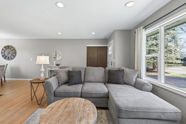 8017 66th Avenue N, Brooklyn Park, MN 55428