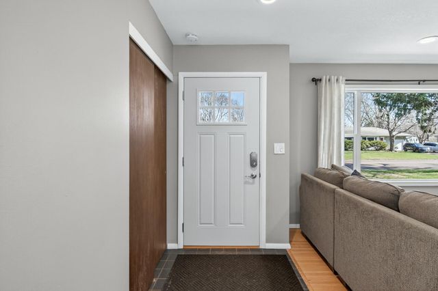 8017 66th Avenue N, Brooklyn Park, MN 55428