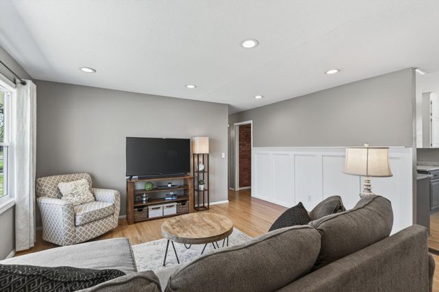 8017 66th Avenue N, Brooklyn Park, MN 55428