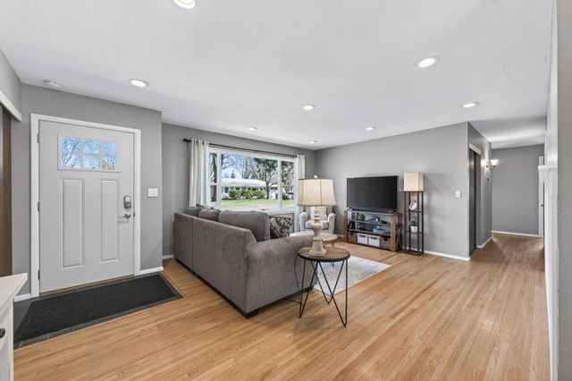 8017 66th Avenue N, Brooklyn Park, MN 55428