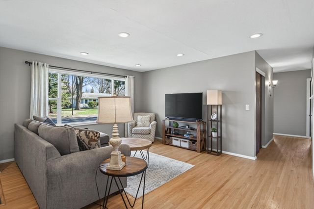 8017 66th Avenue N, Brooklyn Park, MN 55428