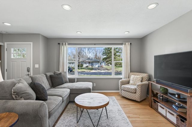 8017 66th Avenue N, Brooklyn Park, MN 55428