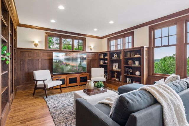 42 Kenwood Parkway, Saint Paul, MN 55105