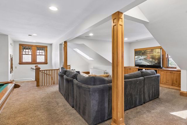 42 Kenwood Parkway, Saint Paul, MN 55105