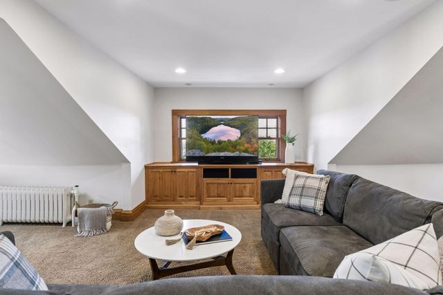 42 Kenwood Parkway, Saint Paul, MN 55105