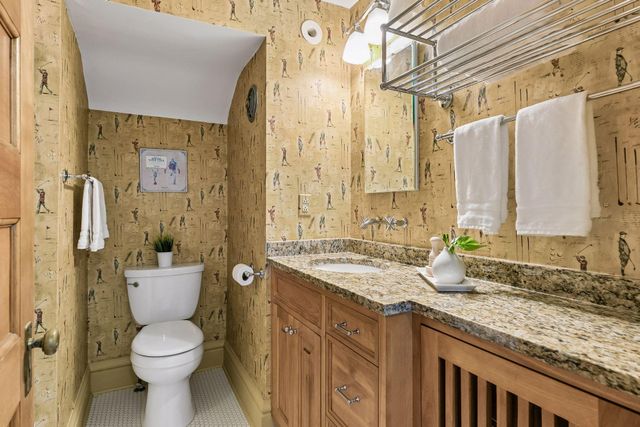 42 Kenwood Parkway, Saint Paul, MN 55105