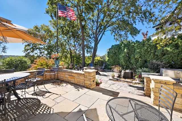 42 Kenwood Parkway, Saint Paul, MN 55105