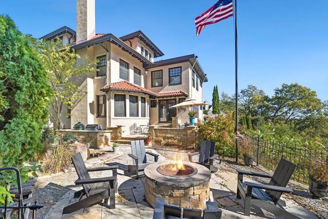 42 Kenwood Parkway, Saint Paul, MN 55105