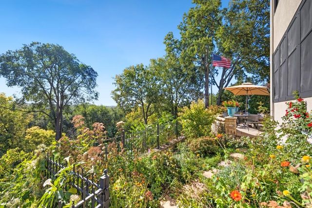 42 Kenwood Parkway, Saint Paul, MN 55105