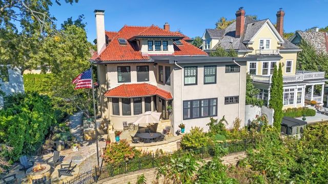 42 Kenwood Parkway, Saint Paul, MN 55105