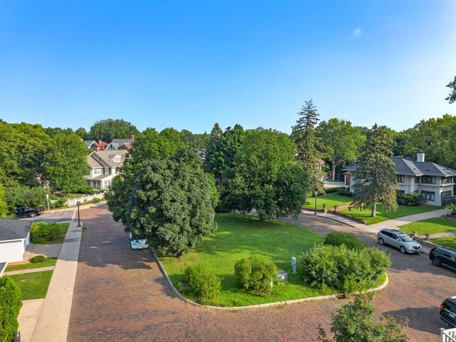 42 Kenwood Parkway, Saint Paul, MN 55105