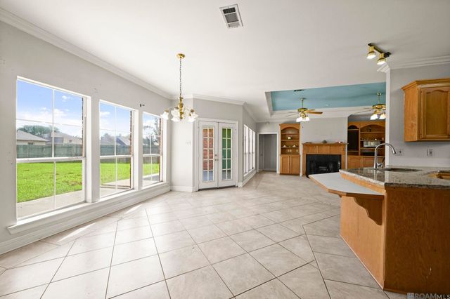 38278 Oakleigh Ln, Prairieville, LA 70769