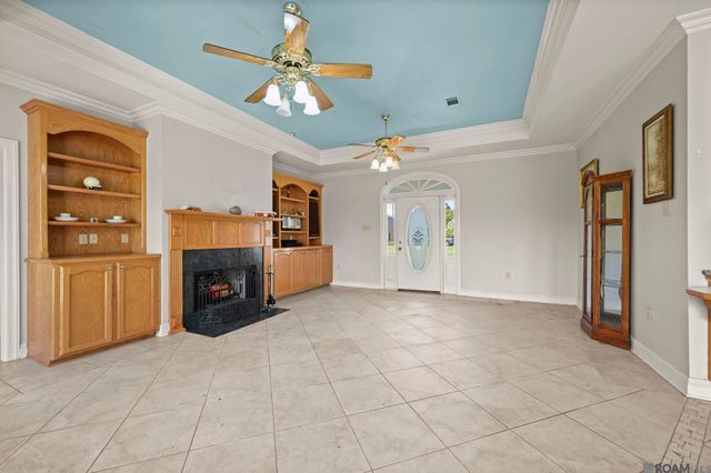38278 Oakleigh Ln, Prairieville, LA 70769