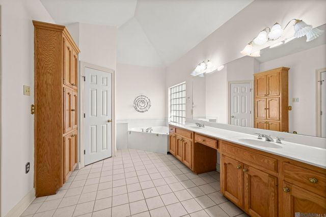 38278 Oakleigh Ln, Prairieville, LA 70769