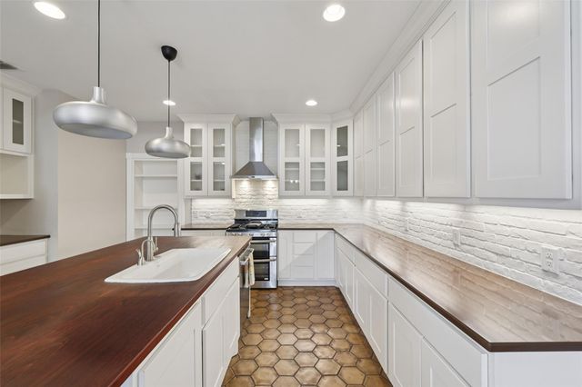 418 W Holland ST, San Marcos, TX 78666