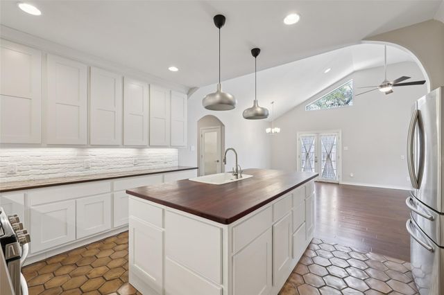 418 W Holland ST, San Marcos, TX 78666