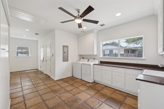 418 W Holland ST, San Marcos, TX 78666