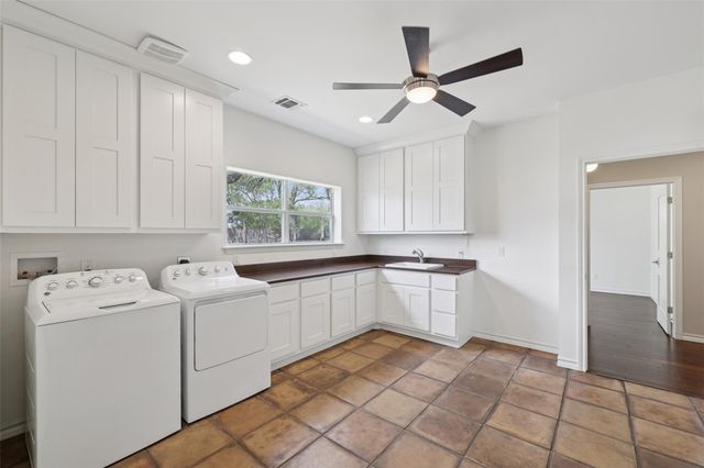 418 W Holland ST, San Marcos, TX 78666