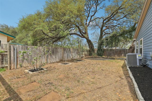 418 W Holland ST, San Marcos, TX 78666