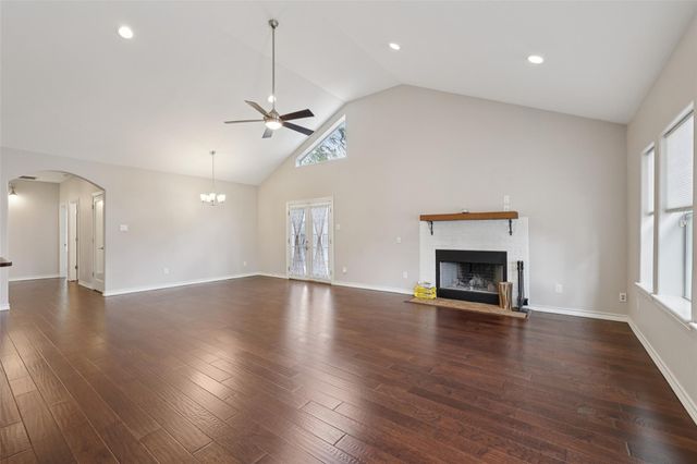 418 W Holland ST, San Marcos, TX 78666