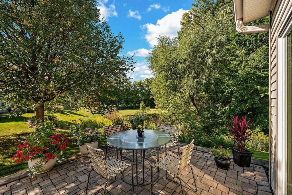 130 Lakeview Road E, Chanhassen, MN 55317 — exterior
