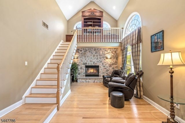 9 Wexford Ct, Warren Twp., NJ 07059