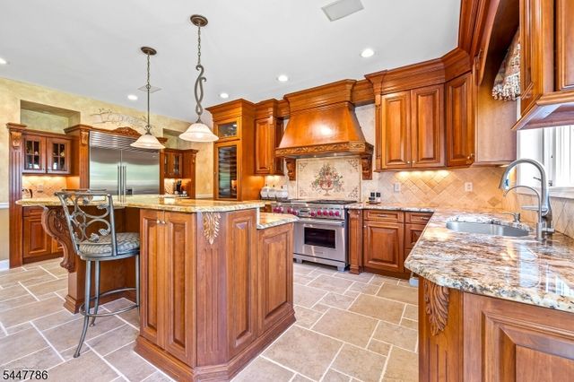 9 Wexford Ct, Warren Twp., NJ 07059