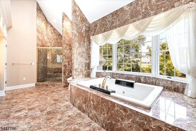 9 Wexford Ct, Warren Twp., NJ 07059