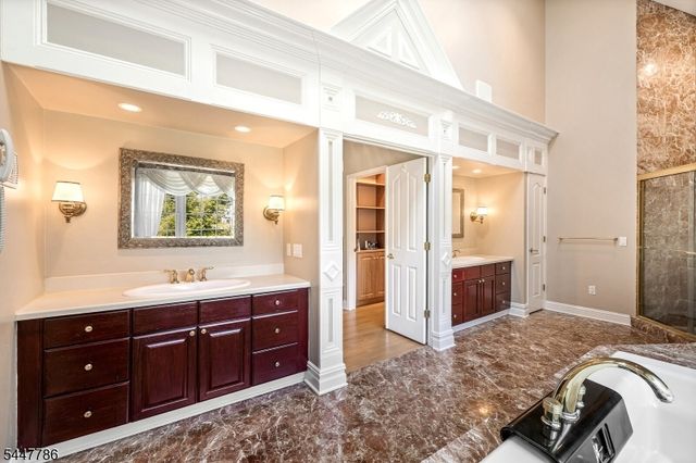 9 Wexford Ct, Warren Twp., NJ 07059