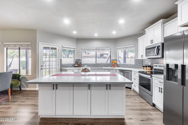 1042 W NEWPORT BEACH Drive, Gilbert, AZ 85233