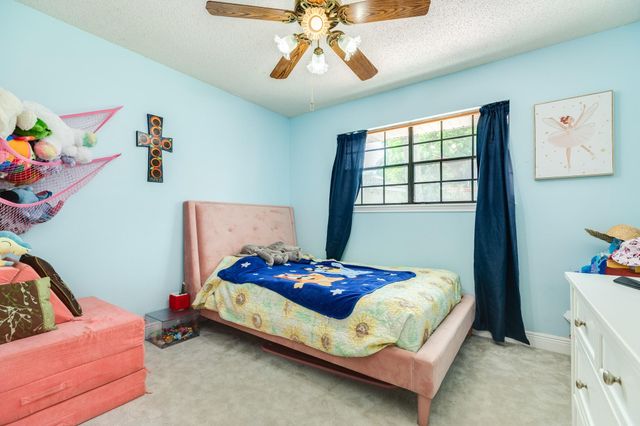 107 Mistletoe Street, Lake Jackson, TX 77566
