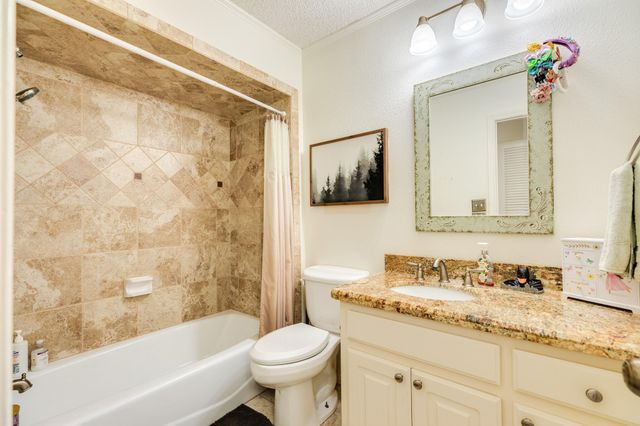 107 Mistletoe Street, Lake Jackson, TX 77566