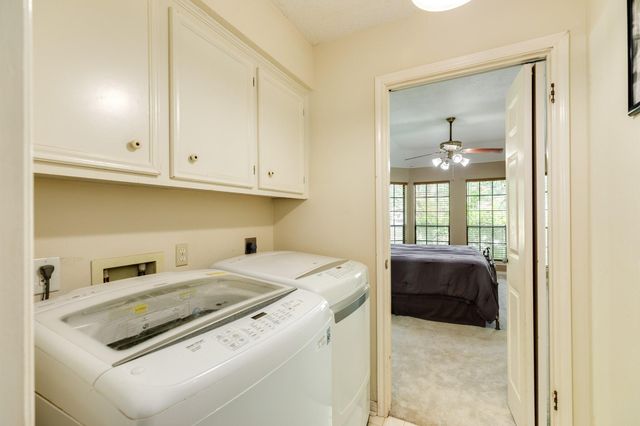 107 Mistletoe Street, Lake Jackson, TX 77566