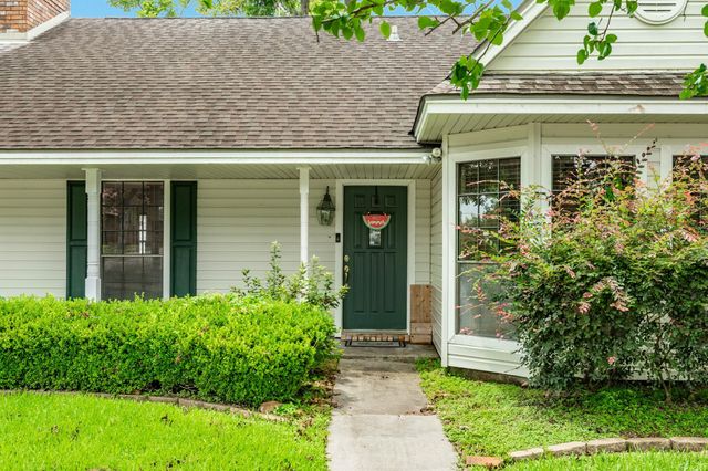 107 Mistletoe Street, Lake Jackson, TX 77566