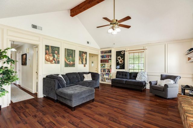 107 Mistletoe Street, Lake Jackson, TX 77566
