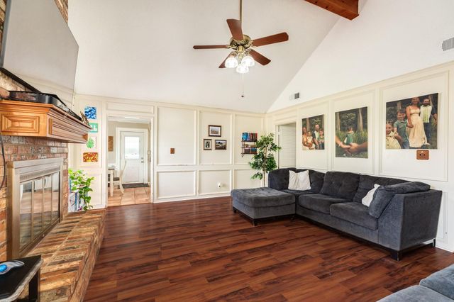 107 Mistletoe Street, Lake Jackson, TX 77566