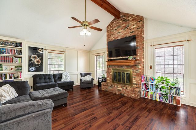 107 Mistletoe Street, Lake Jackson, TX 77566