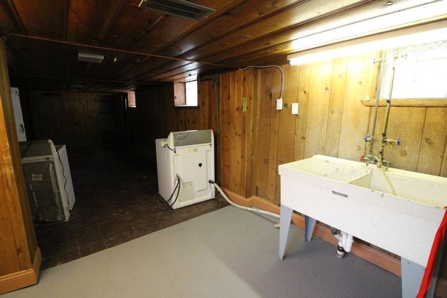 1028 Mollno Street, Wyandotte City, MI 48192