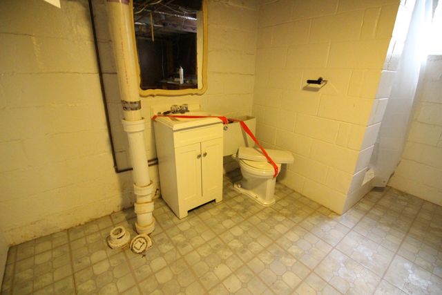 1028 Mollno Street, Wyandotte City, MI 48192