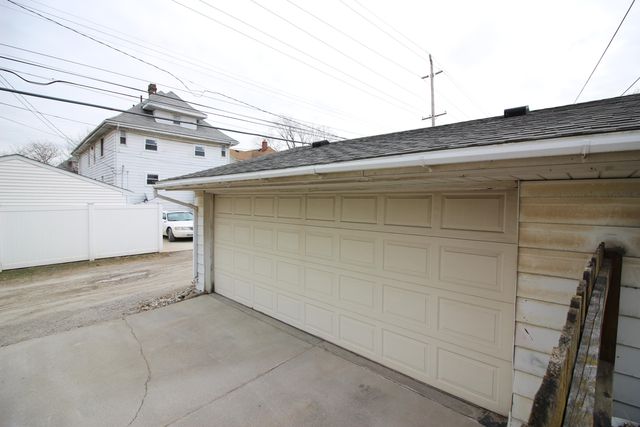 1028 Mollno Street, Wyandotte City, MI 48192